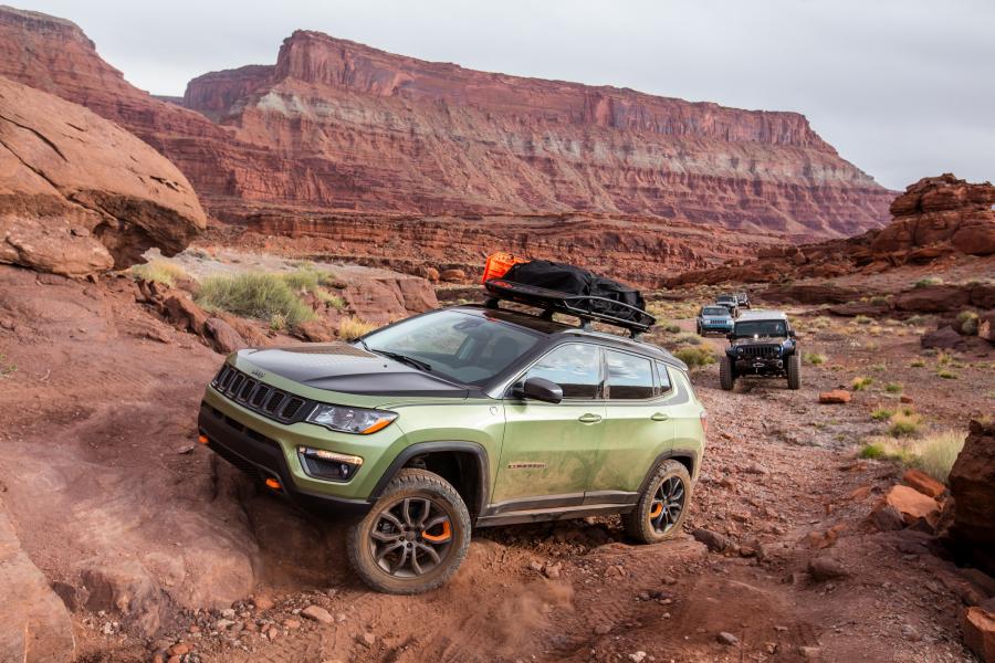 Jeep Trailpass Concept (MP) 2017 года  (фото 10 из 14)